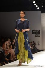 Model walk the ramp for Kiran Uttam Ghosh Show at Wills Lifestyle India Fashion Week 2012 day 1 on 6th Oct 2012 (28).JPG